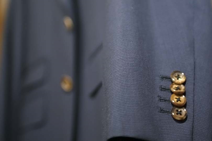 ジャケット スーツのボタンについて考える サラリーマンのファッションを考える